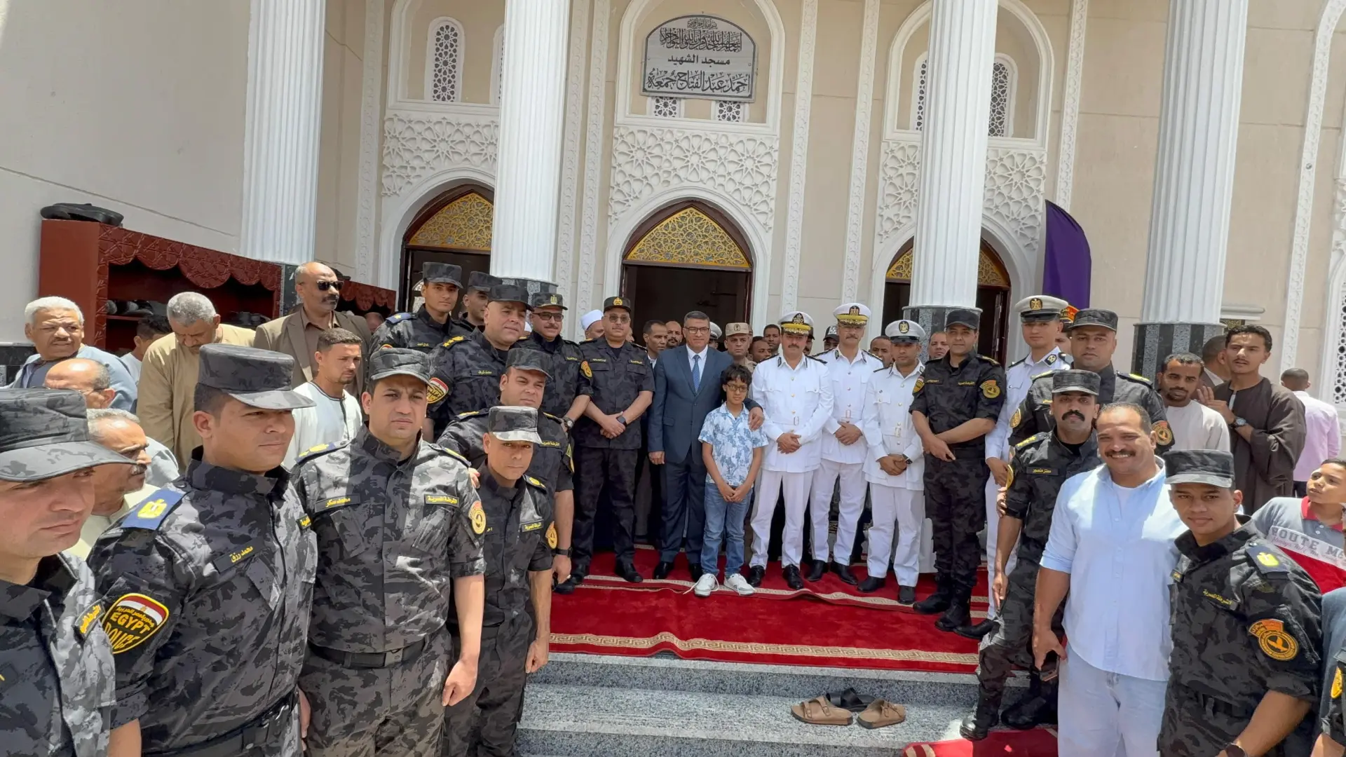 محافظ قنا يفتتح مسجد الشهيد المقدم أحمد عبد الفتاح جمعة - 1000630552