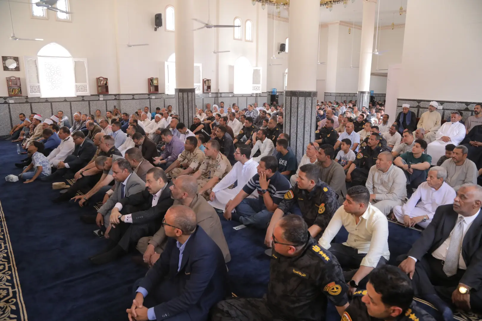 محافظ قنا يفتتح مسجد الشهيد المقدم أحمد عبد الفتاح جمعة - 1000630559