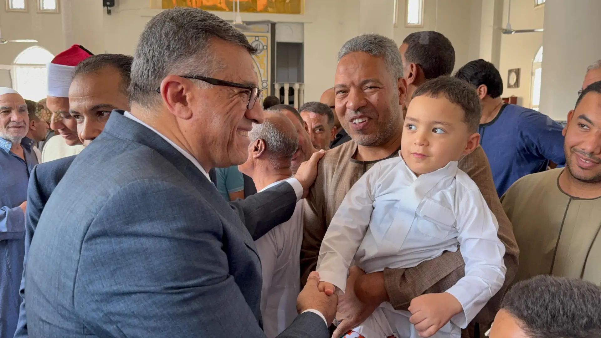 محافظ قنا يفتتح مسجد الشهيد المقدم أحمد عبد الفتاح جمعة - 1000630562