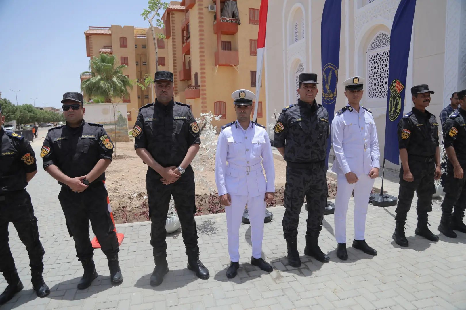 محافظ قنا يفتتح مسجد الشهيد المقدم أحمد عبد الفتاح جمعة - 1000630570