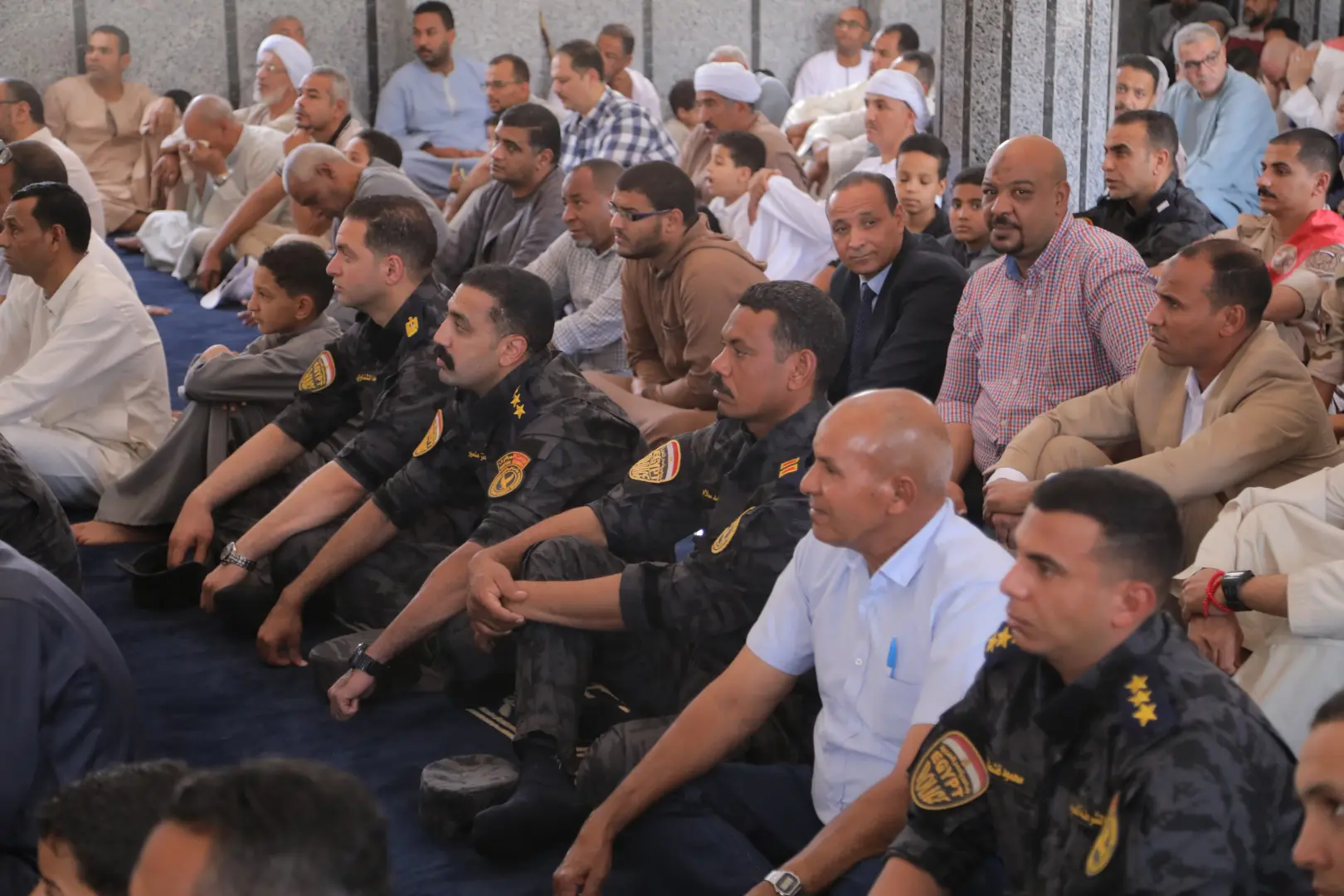 محافظ قنا يفتتح مسجد الشهيد المقدم أحمد عبد الفتاح جمعة - 1000630571