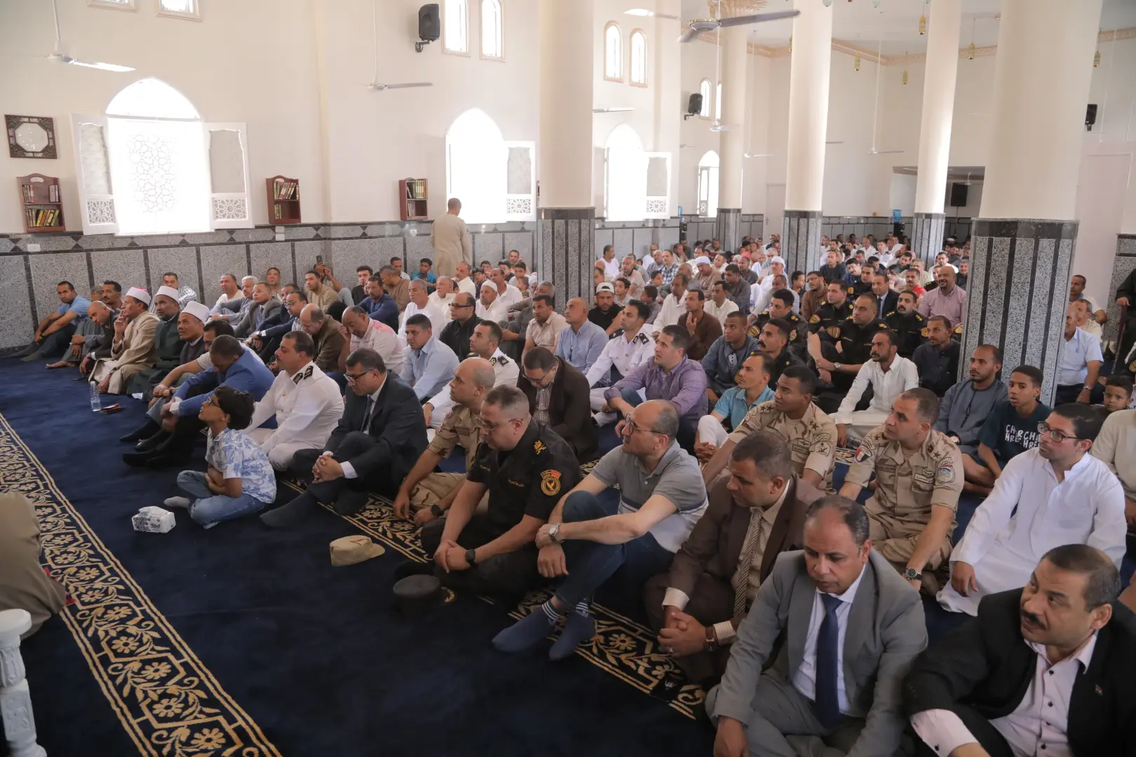 محافظ قنا يفتتح مسجد الشهيد المقدم أحمد عبد الفتاح جمعة - 1000630574
