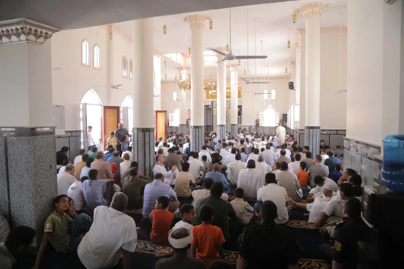 محافظ قنا يفتتح مسجد الشهيد المقدم أحمد عبد الفتاح جمعة - 1000630579