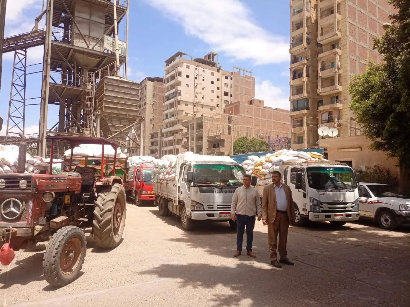 محافظ المنوفية: توريد أكثر من 120 ألف طن قمح منذ بدء الموسم - 1000630775