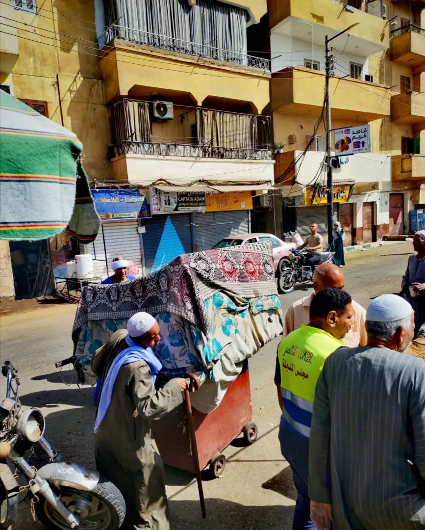 مدينة الأقصر تنفذ حملة لحصر المنشآت غير المرخصة ورفع الإشغالات بعدد من الشوارع - 1000630801