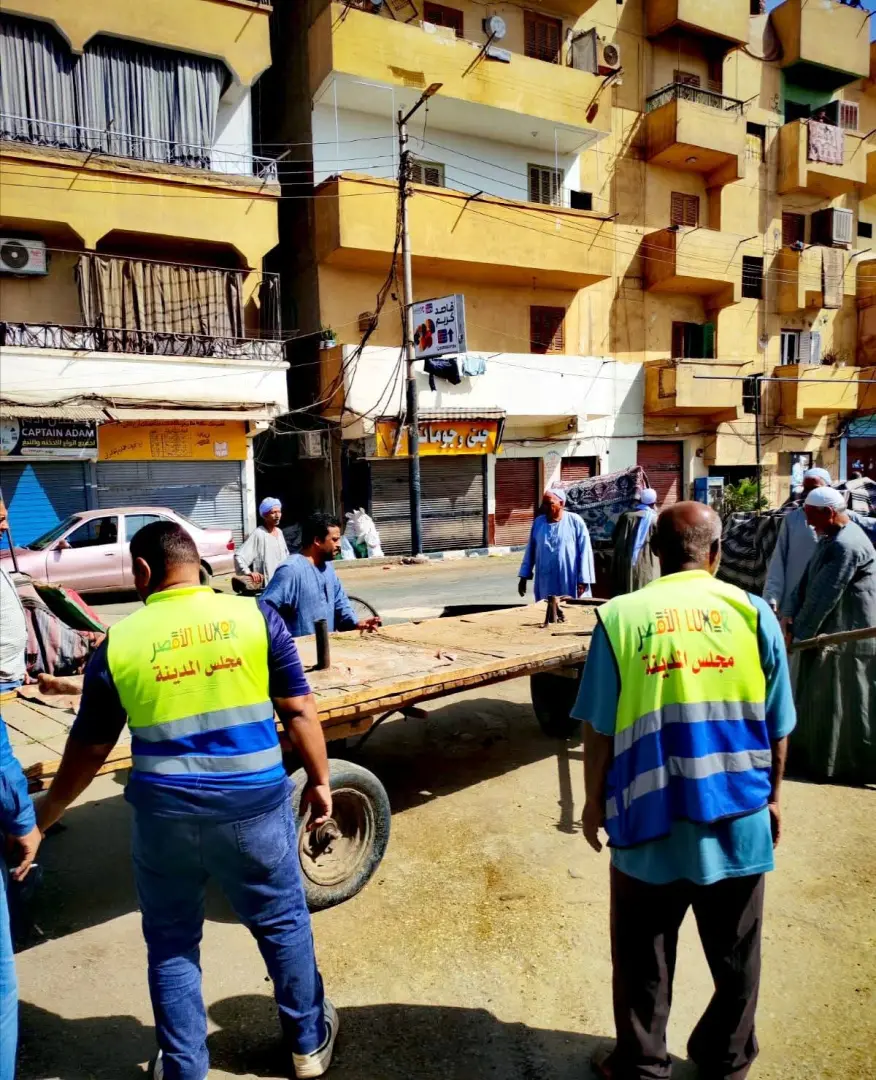 مدينة الأقصر تنفذ حملة لحصر المنشآت غير المرخصة ورفع الإشغالات بعدد من الشوارع - 1000630804