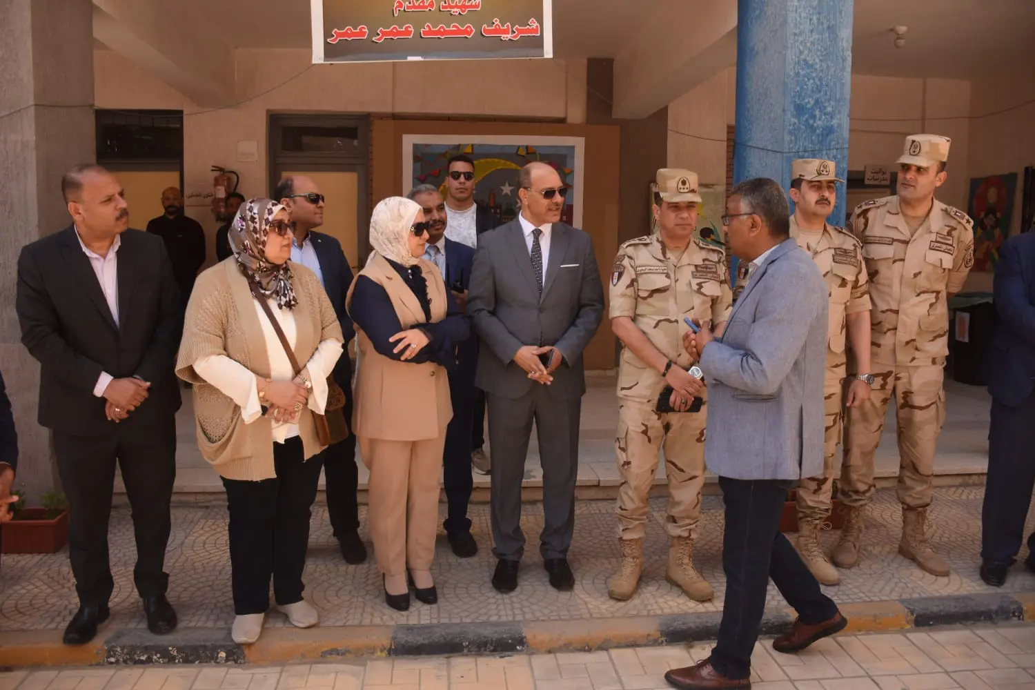 نائب محافظ الإسكندرية تشهد تنفيذ نموذج محاكاة لخطة إخلاء بمدرسة الشهيد شريف محمد عمر الإعدادية بنات لتعزيز جاهزية الطوار - 1000631625