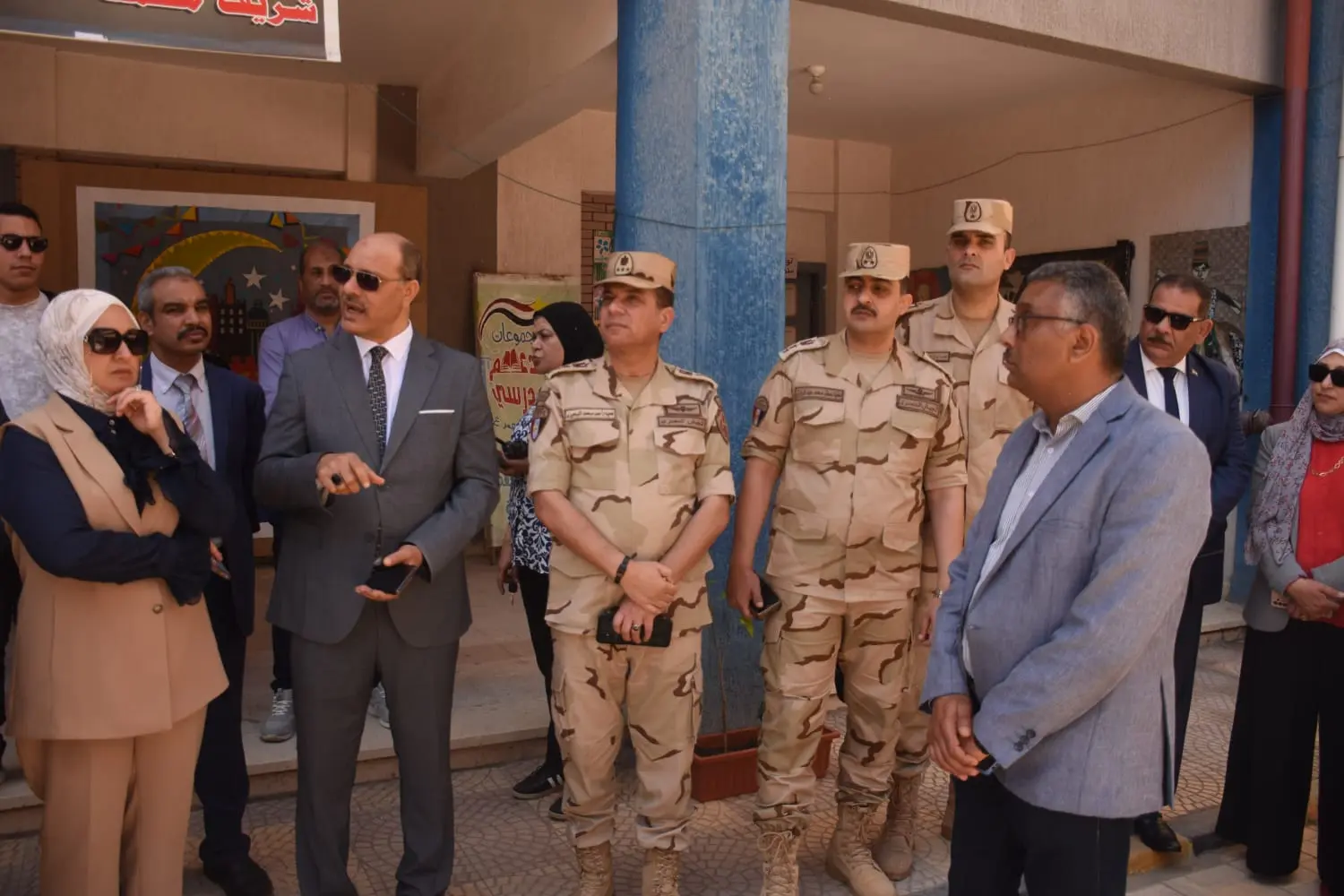 نائب محافظ الإسكندرية تشهد تنفيذ نموذج محاكاة لخطة إخلاء بمدرسة الشهيد شريف محمد عمر الإعدادية بنات لتعزيز جاهزية الطوار - 1000631646