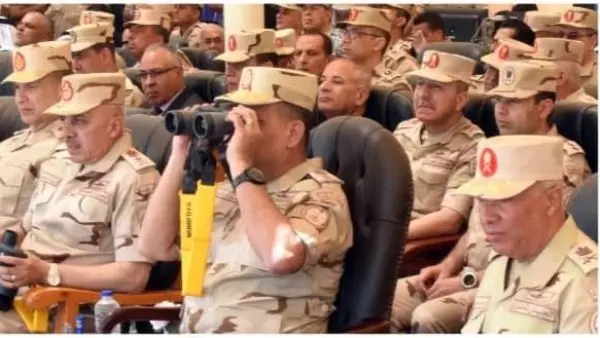 وزير الدفاع يشهد المشروع التكتيكى بجنود بدر 2026 بالذخيرة الحية - 1000631768