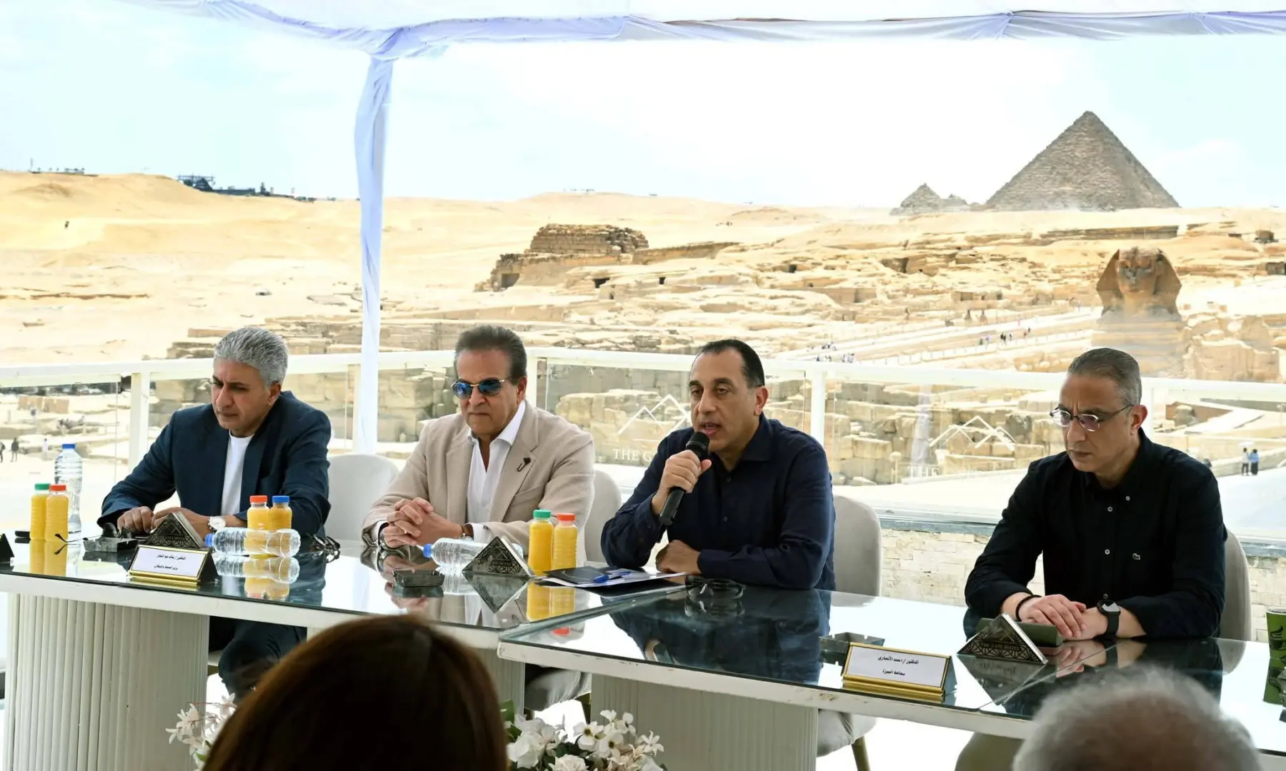 رئيس الوزراء يلتقى أهالي نزلة السمان لمناقشة مخططات تطوير المنطقة - 1000632751