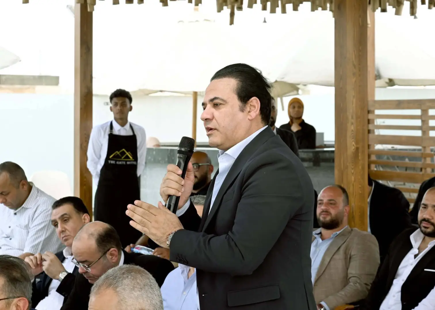 رئيس الوزراء يلتقى أهالي نزلة السمان لمناقشة مخططات تطوير المنطقة - 1000632760