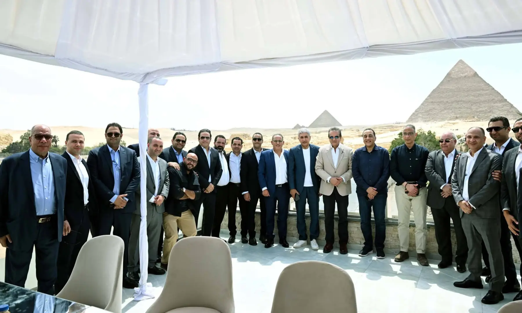 رئيس الوزراء يلتقى أهالي نزلة السمان لمناقشة مخططات تطوير المنطقة - 1000632767