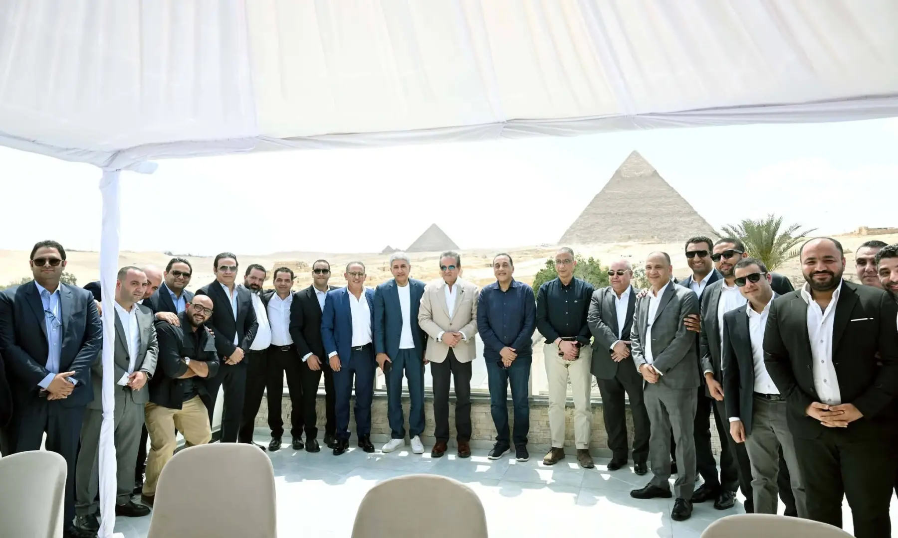 رئيس الوزراء يلتقى أهالي نزلة السمان لمناقشة مخططات تطوير المنطقة - 1000632769