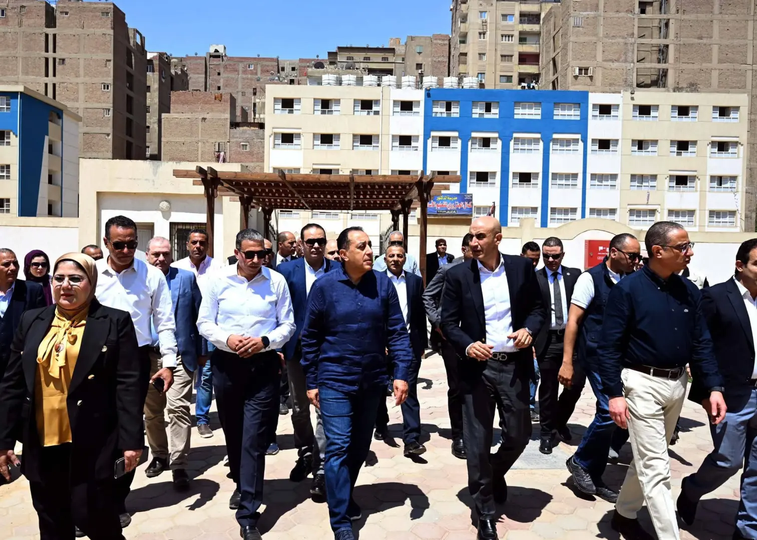 رئيس الوزراء يتفقد مجمع بولاق الدكرور التعليمى - 1000632792