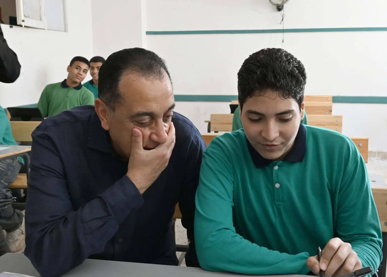 رئيس الوزراء يتفقد مجمع بولاق الدكرور التعليمى - 1000632793