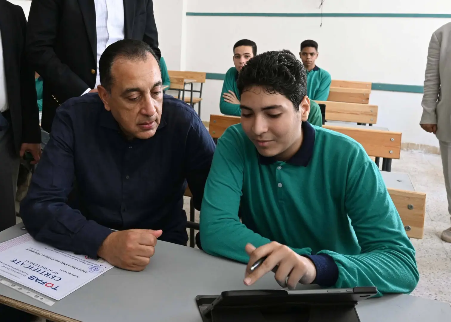 رئيس الوزراء يتفقد مجمع بولاق الدكرور التعليمى - 1000632795