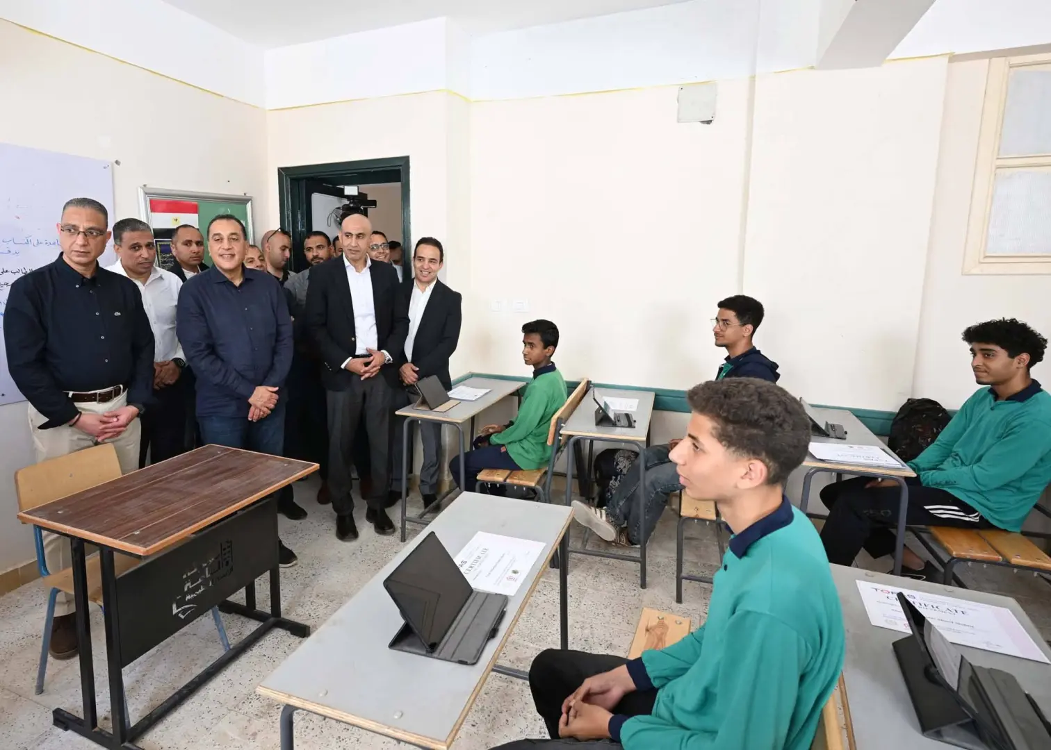 رئيس الوزراء يتفقد مجمع بولاق الدكرور التعليمى - 1000632797
