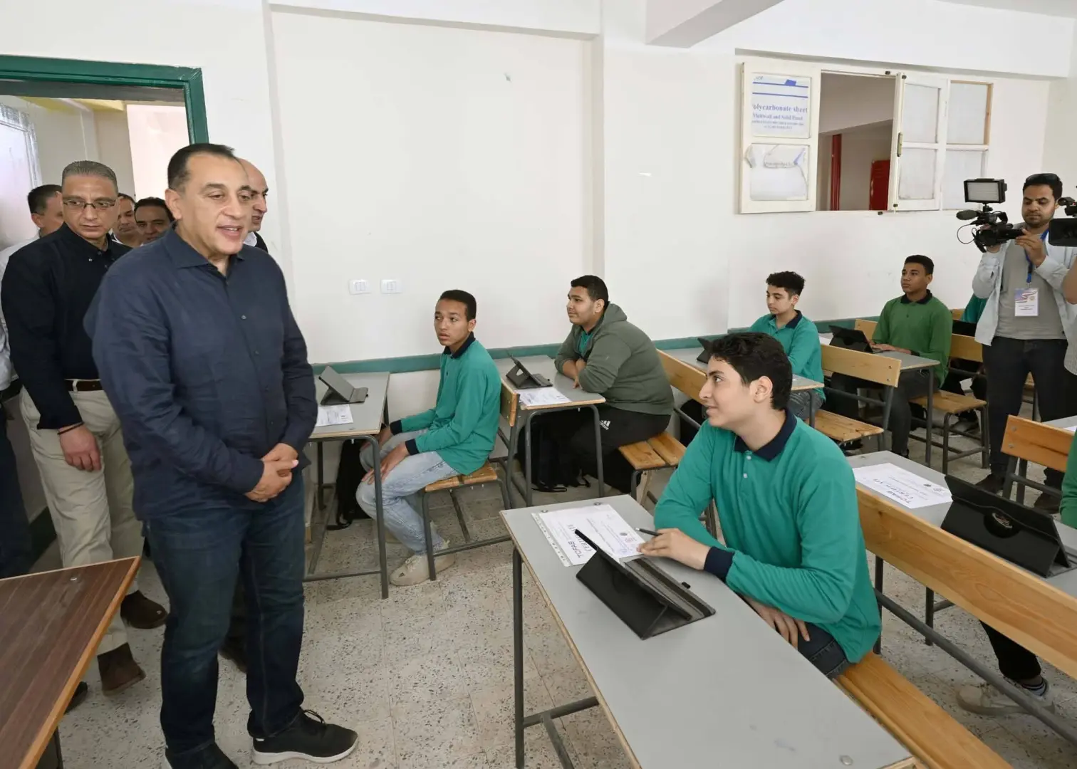 رئيس الوزراء يتفقد مجمع بولاق الدكرور التعليمى - 1000632798
