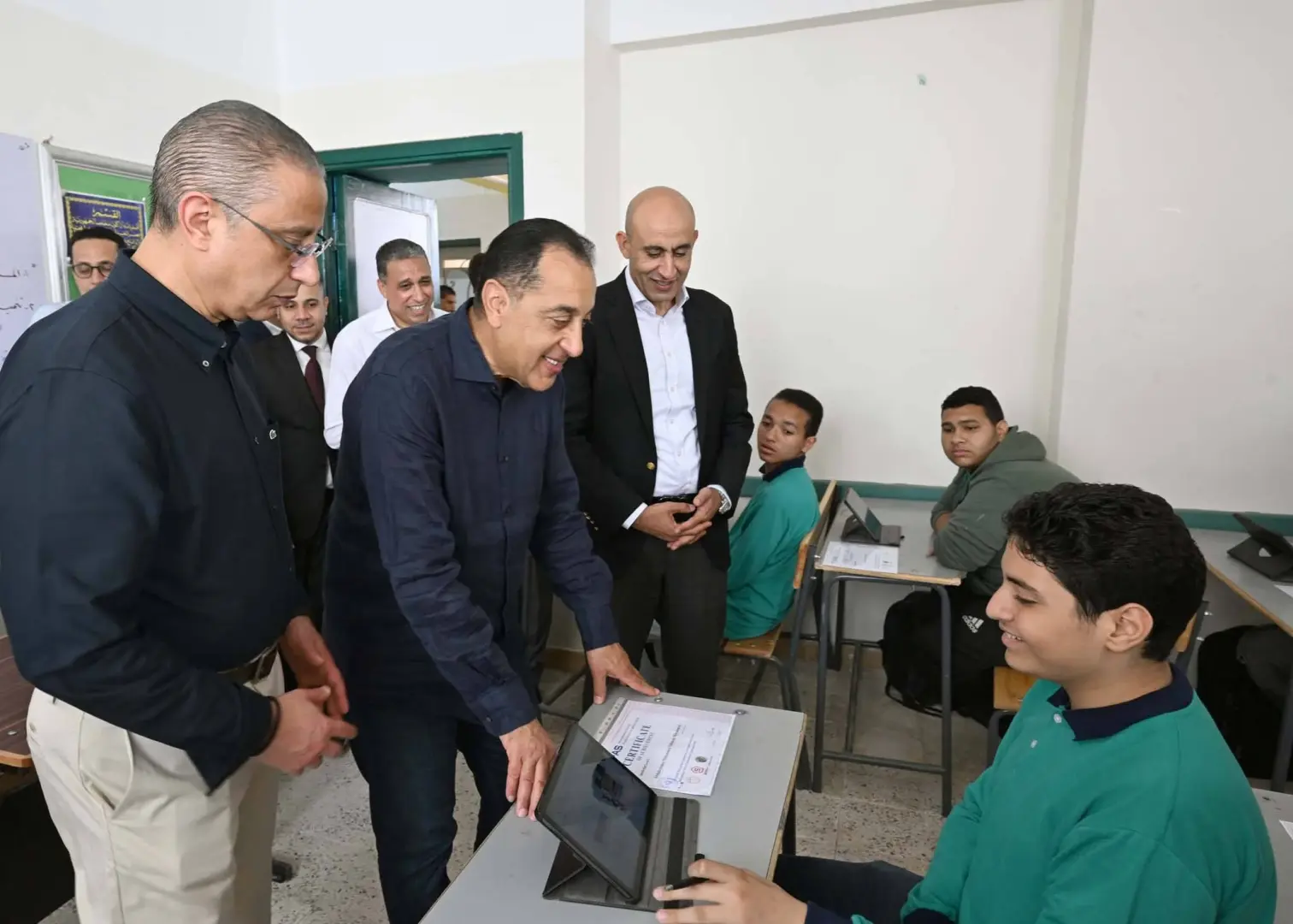 رئيس الوزراء يتفقد مجمع بولاق الدكرور التعليمى - 1000632799
