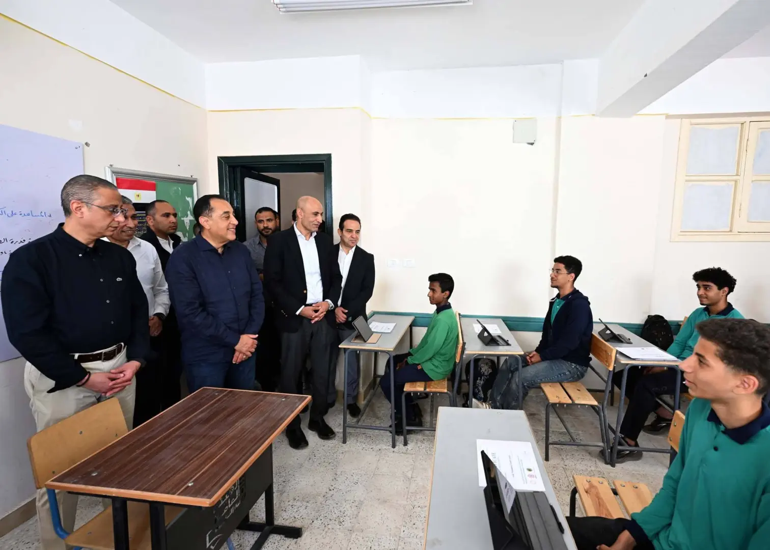 رئيس الوزراء يتفقد مجمع بولاق الدكرور التعليمى - 1000632800
