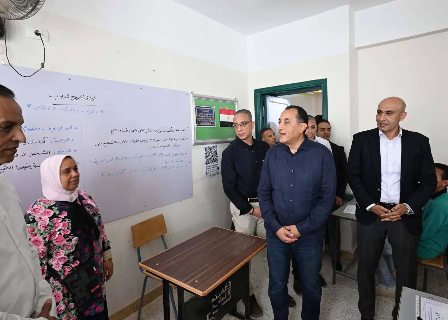 رئيس الوزراء يتفقد مجمع بولاق الدكرور التعليمى - 1000632810