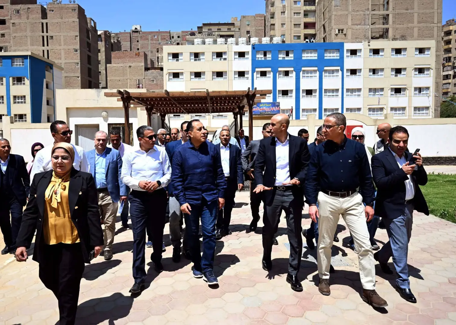 رئيس الوزراء يتفقد مجمع بولاق الدكرور التعليمى - 1000632812