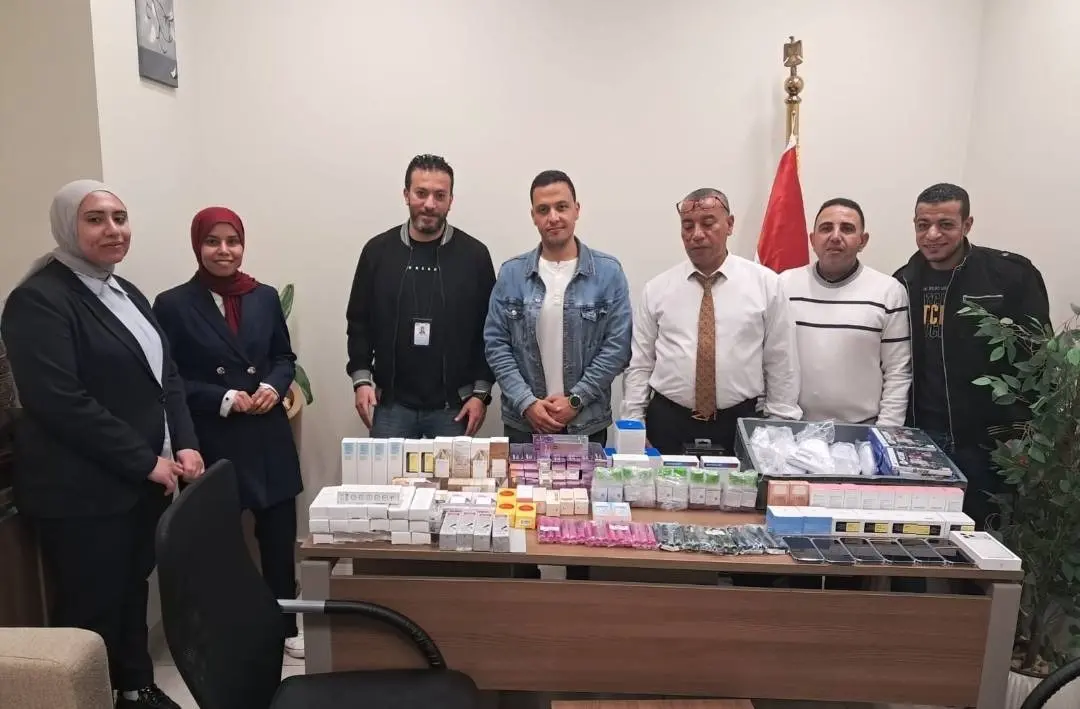 إحباط تهريب مستحضرات تجميل وهواتف محمولة بمطار الإسكندرية - 1000633403