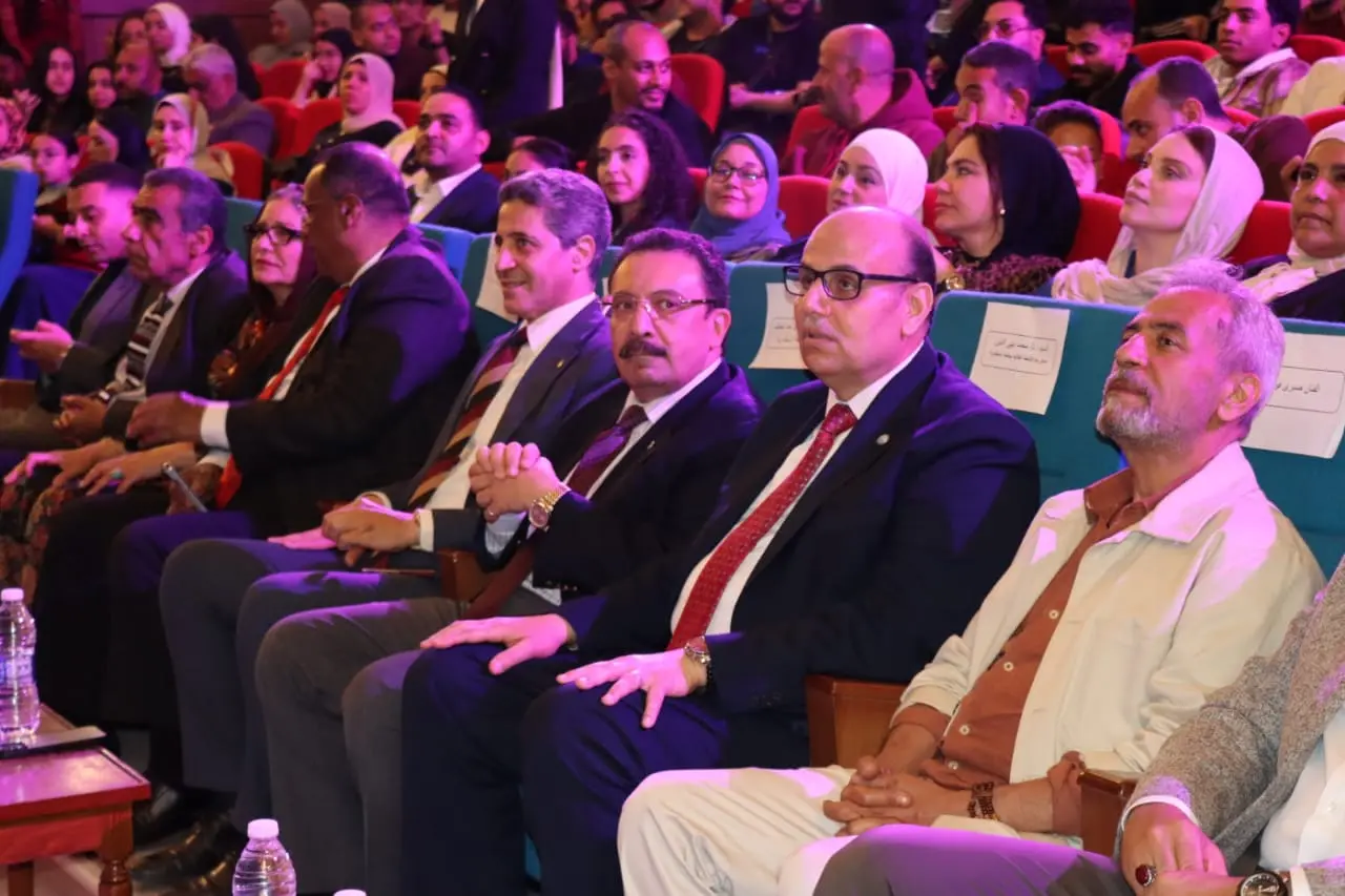 ختام مميز للدورة الخامسة عشرة من مهرجان الفنون المسرحية بجامعة الإسكندرية بحضور نجوم الفن - 1000634724
