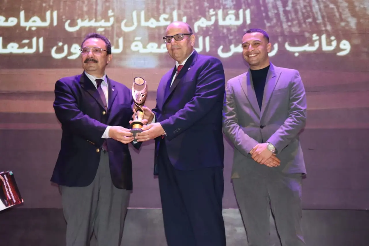 ختام مميز للدورة الخامسة عشرة من مهرجان الفنون المسرحية بجامعة الإسكندرية بحضور نجوم الفن - 1000634753