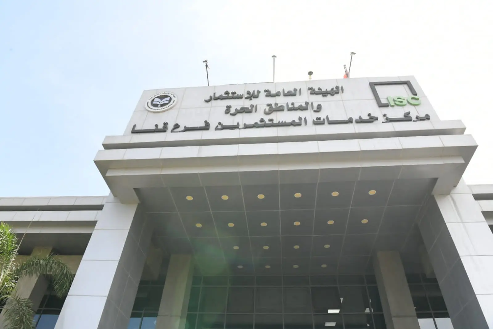 محافظ قنا والقنصل العام الروسي يتفقدان عددًا من المشروعات الاستثمارية والصناعية - 1000634781