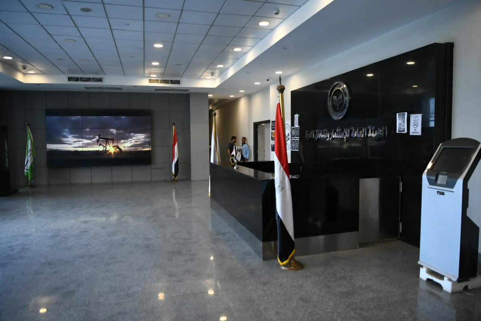 محافظ قنا والقنصل العام الروسي يتفقدان عددًا من المشروعات الاستثمارية والصناعية - 1000634790