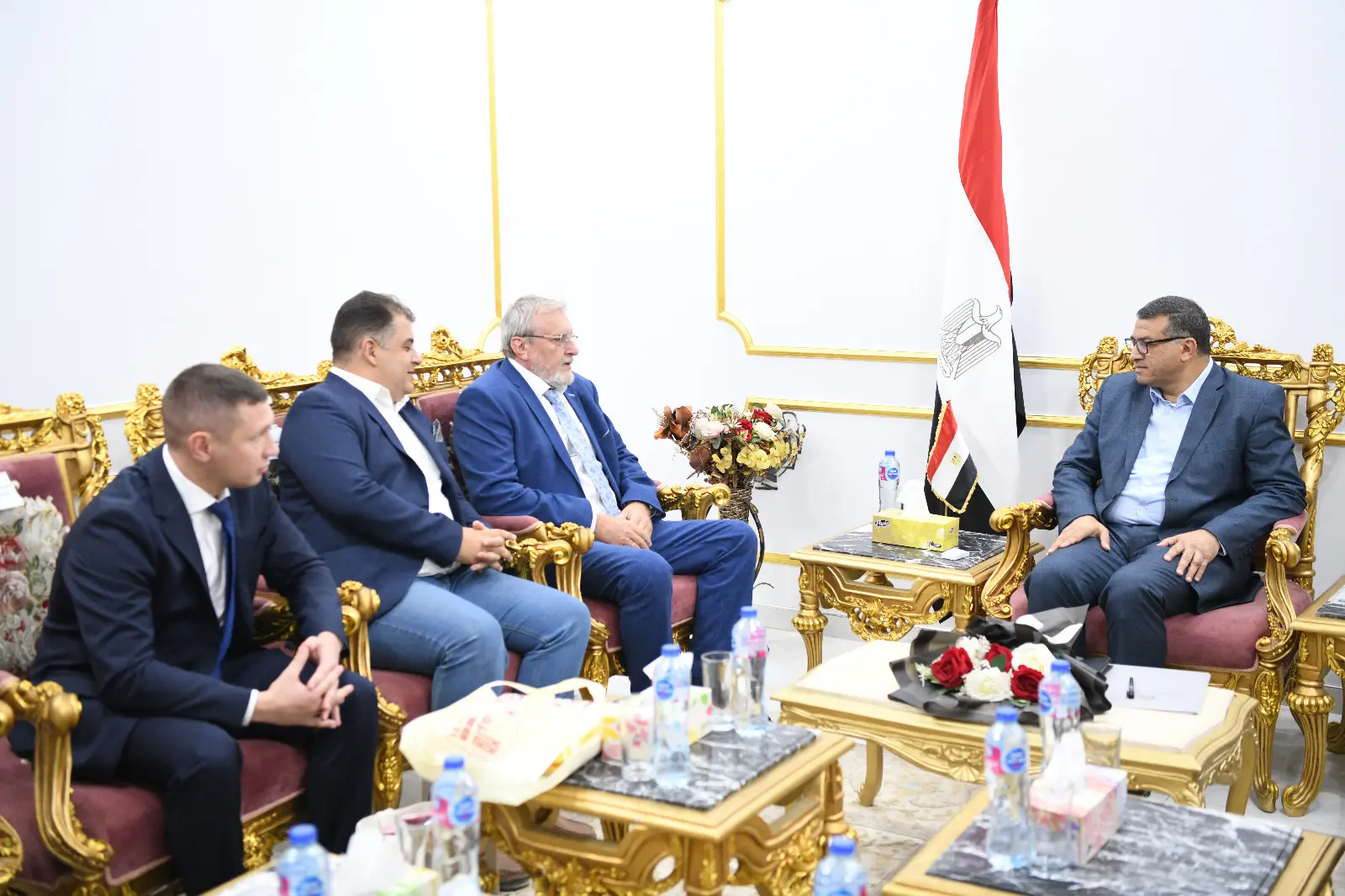 محافظ قنا يستقبل القنصل العام الروسي لبحث آفاق التعاون المشترك ودعم العلاقات الثنائية