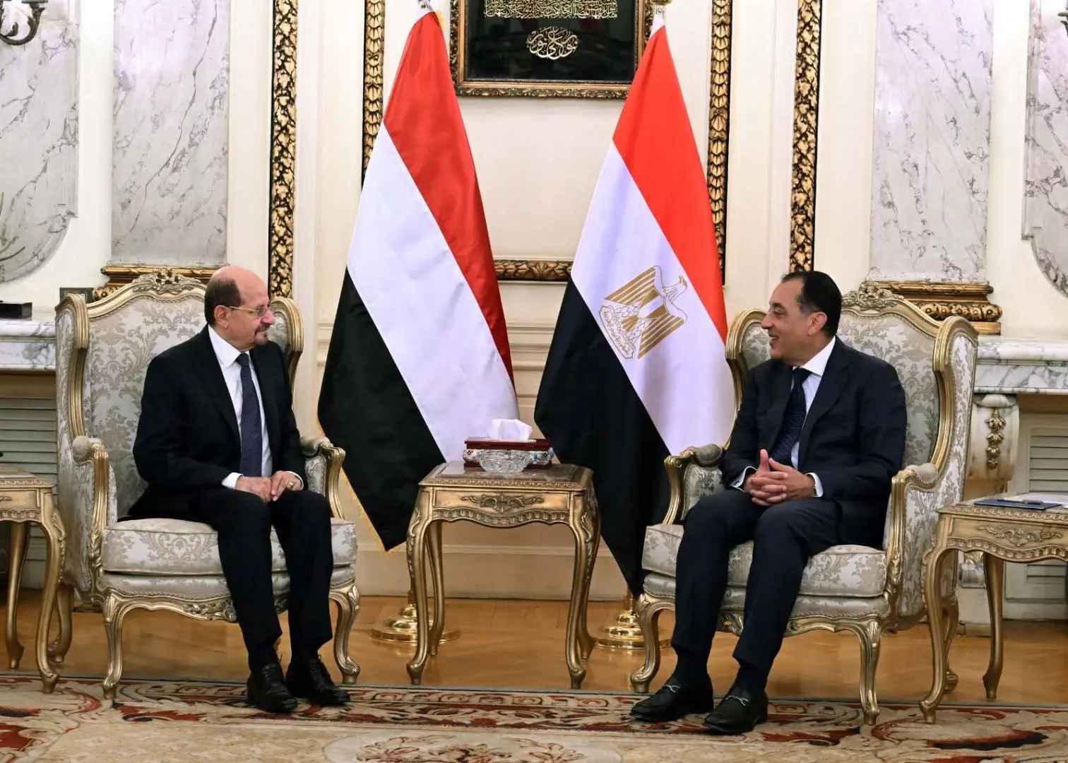 رئيس الوزراء يلتقي نظيره اليمني