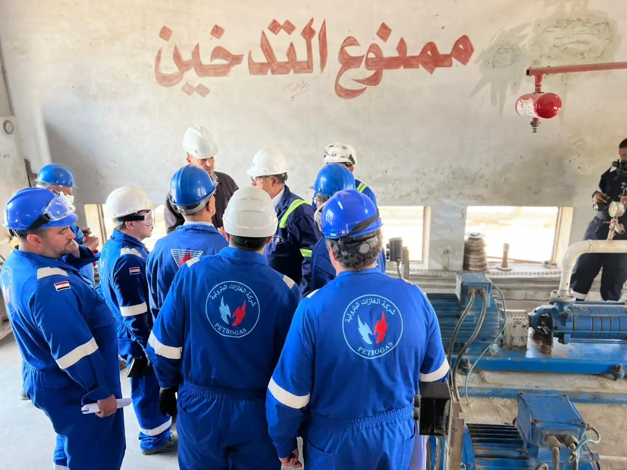 بالصور| لأول مرة في تاريخ قطاع البترول.. قيادات الهيئة العامة داخل مصنع «دلتا غاز» بالبحيرة - 1000635527