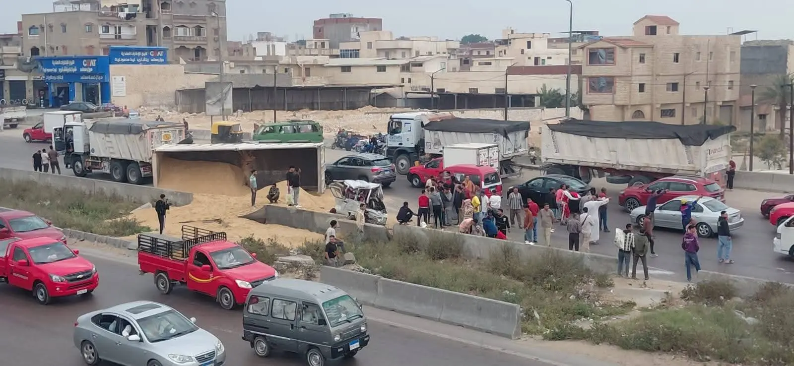 5 مصابين إثر انقلاب نقل ثقيل فوق ميكروباص غرب الإسكندرية - 1000636503
