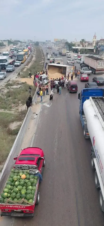 5 مصابين إثر انقلاب نقل ثقيل فوق ميكروباص غرب الإسكندرية - 1000636506