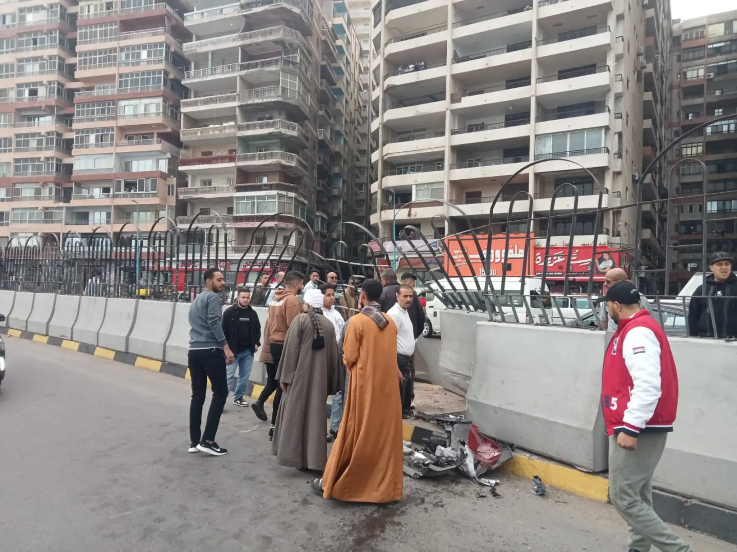 بدون إصابات.. انقلاب سيارة ملاكي بمنطقة ميامي شرق الإسكندرية - 1000636601