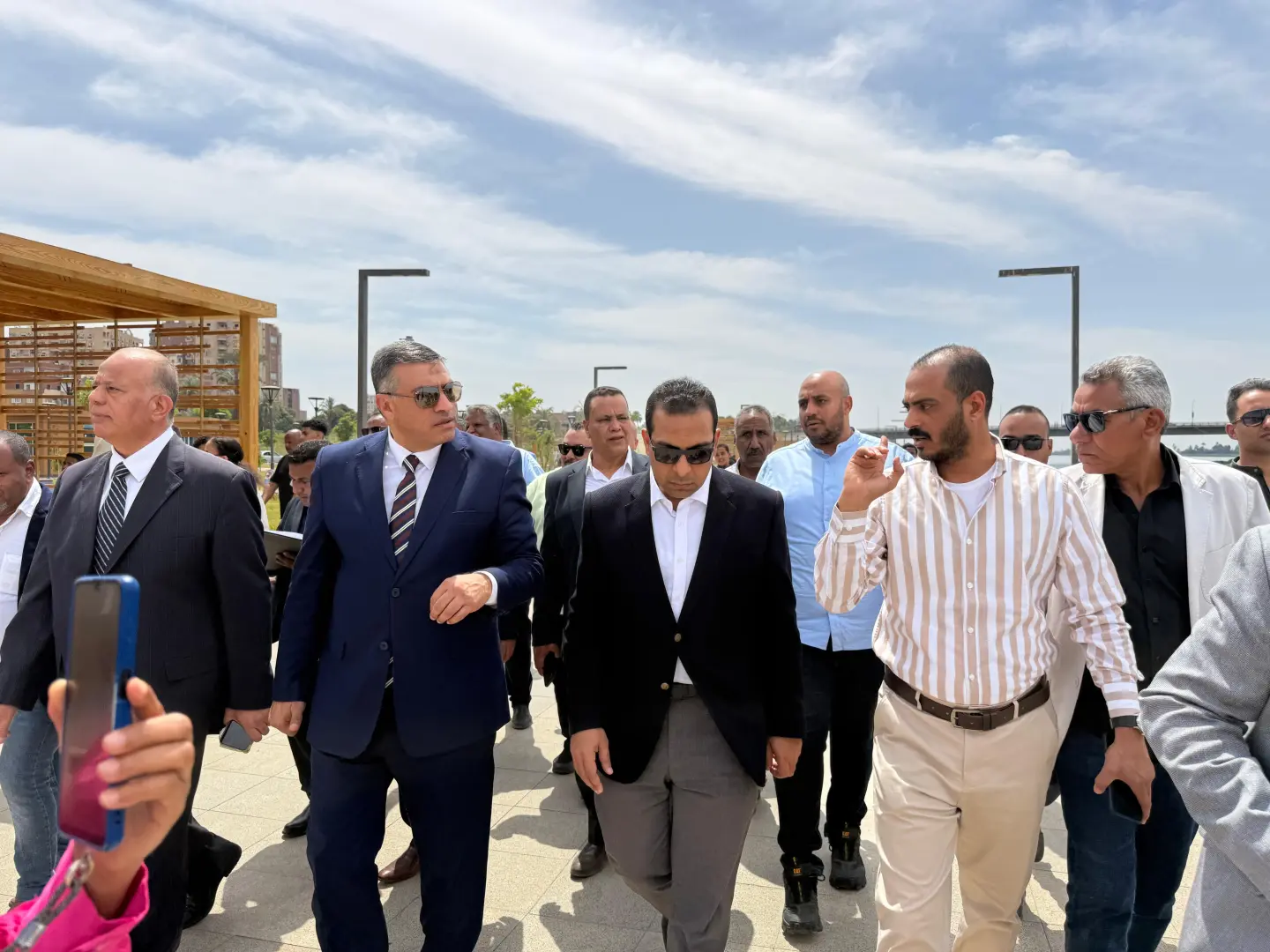 وسط فرحة المواطنين بالعيد.. محافظ قنا يتفقد كورنيش النيل الجديد - 1000640677