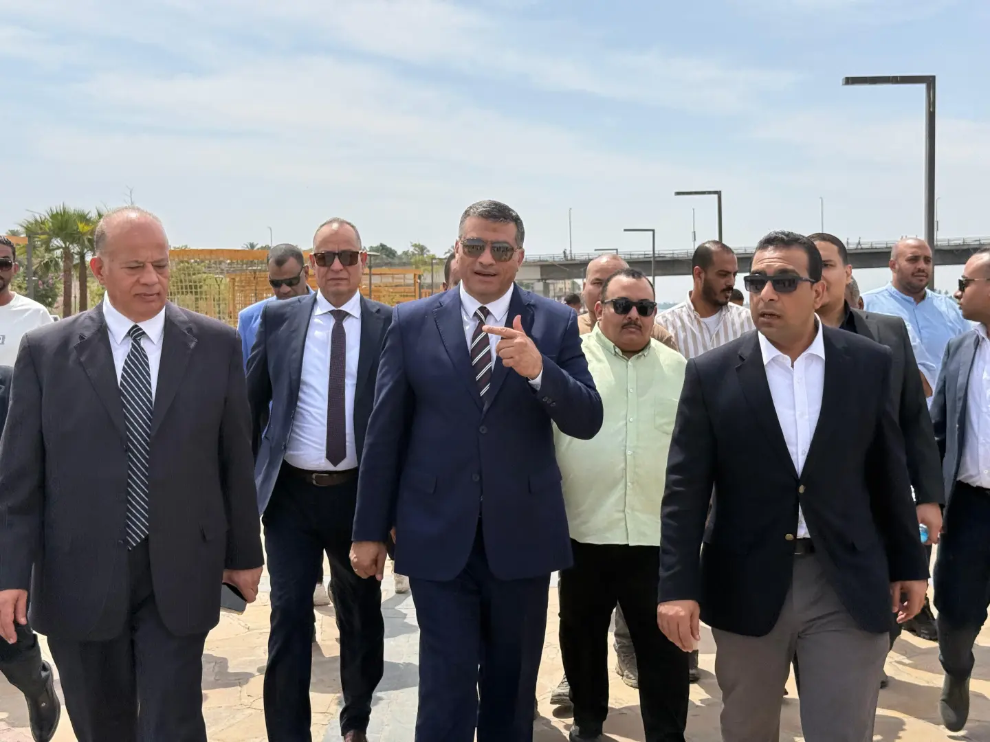 وسط فرحة المواطنين بالعيد.. محافظ قنا يتفقد كورنيش النيل الجديد - 1000640695
