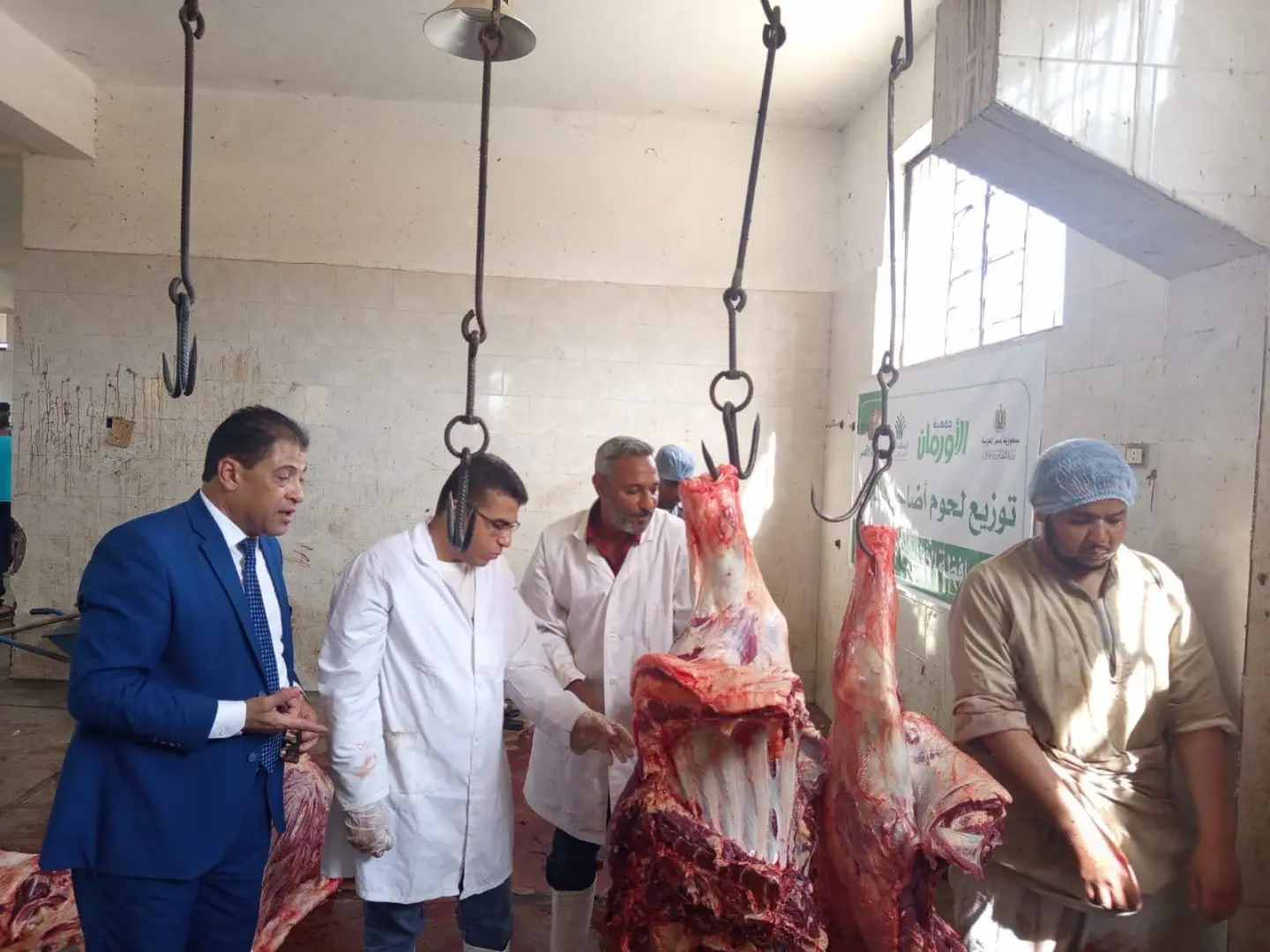 ذبح 40 عجلًا بالمجان بمجازر الأقصر وتوزيع اللحوم على 8 آلاف أسرة في أول أيام عيد الأضحى - 1000640841