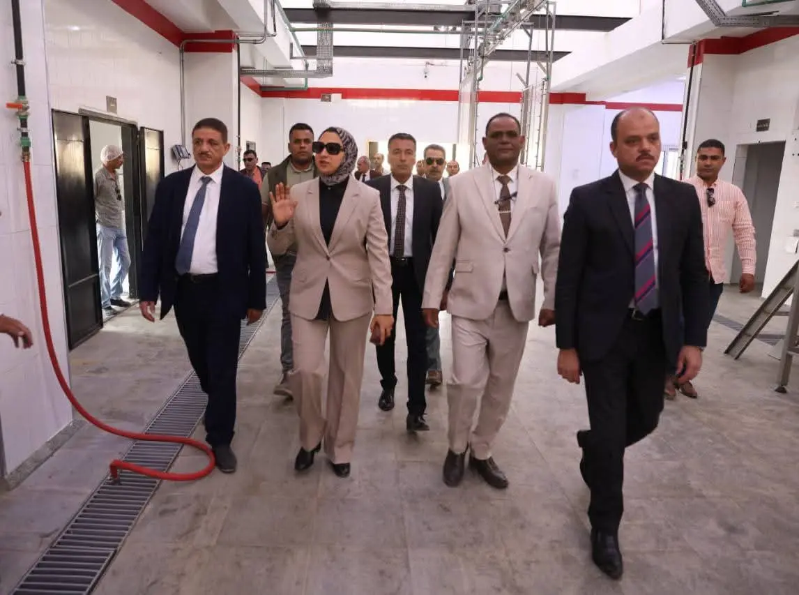 محافظ الوادي الجديد تشهد أعمال نحر الأضاحي بمجزر الخارجة المطور - 1000640848