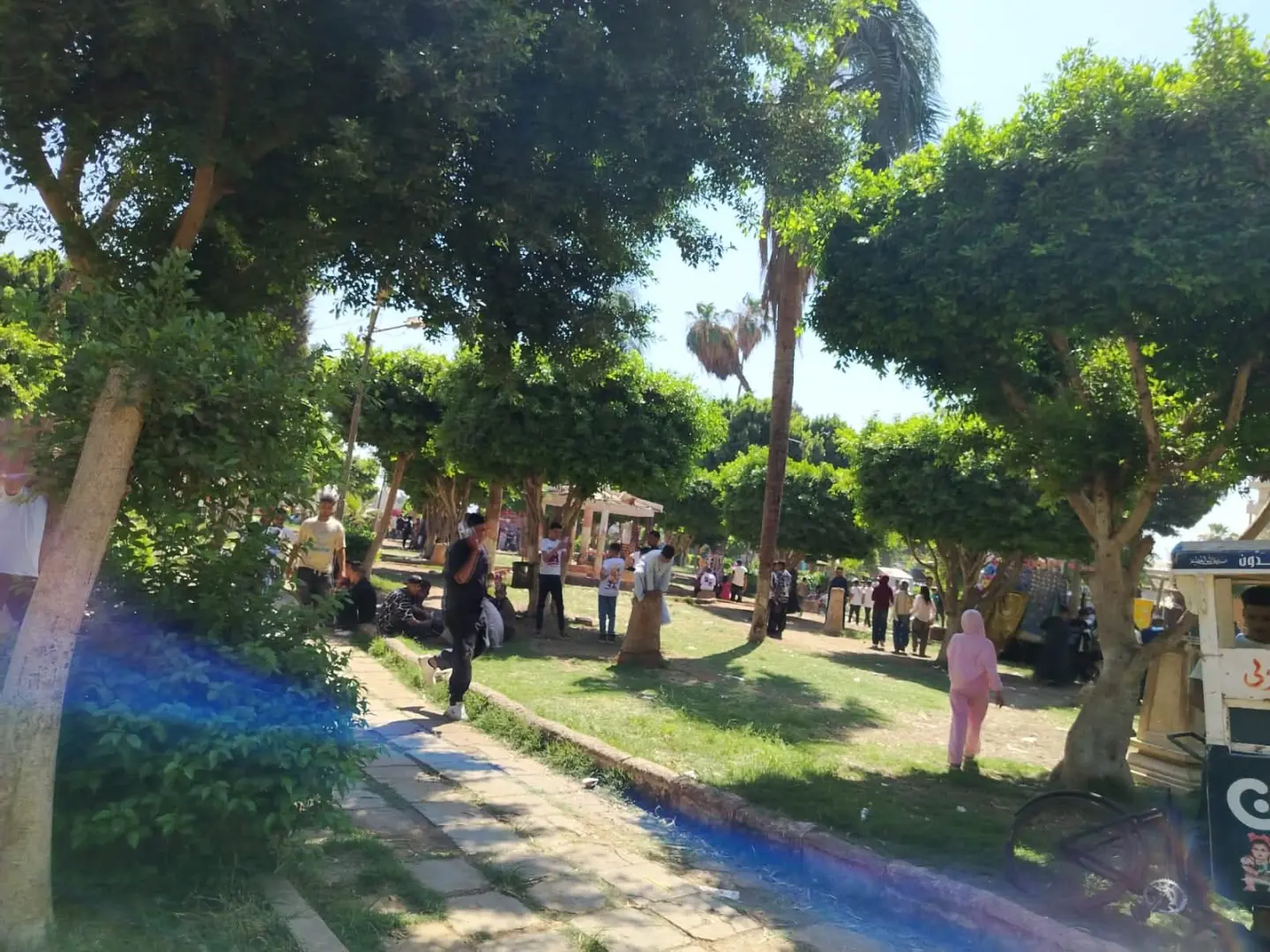 إقبال كبير من المواطنين على الحدائق والمتنزهات للاحتفال بعيد الأضحى المبارك فى أسيوط - 1000640865