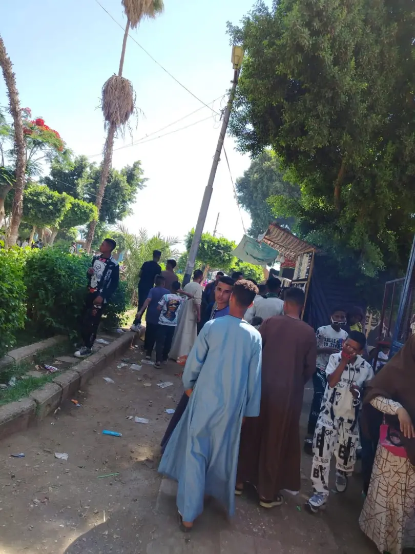إقبال كبير من المواطنين على الحدائق والمتنزهات للاحتفال بعيد الأضحى المبارك فى أسيوط - 1000640869