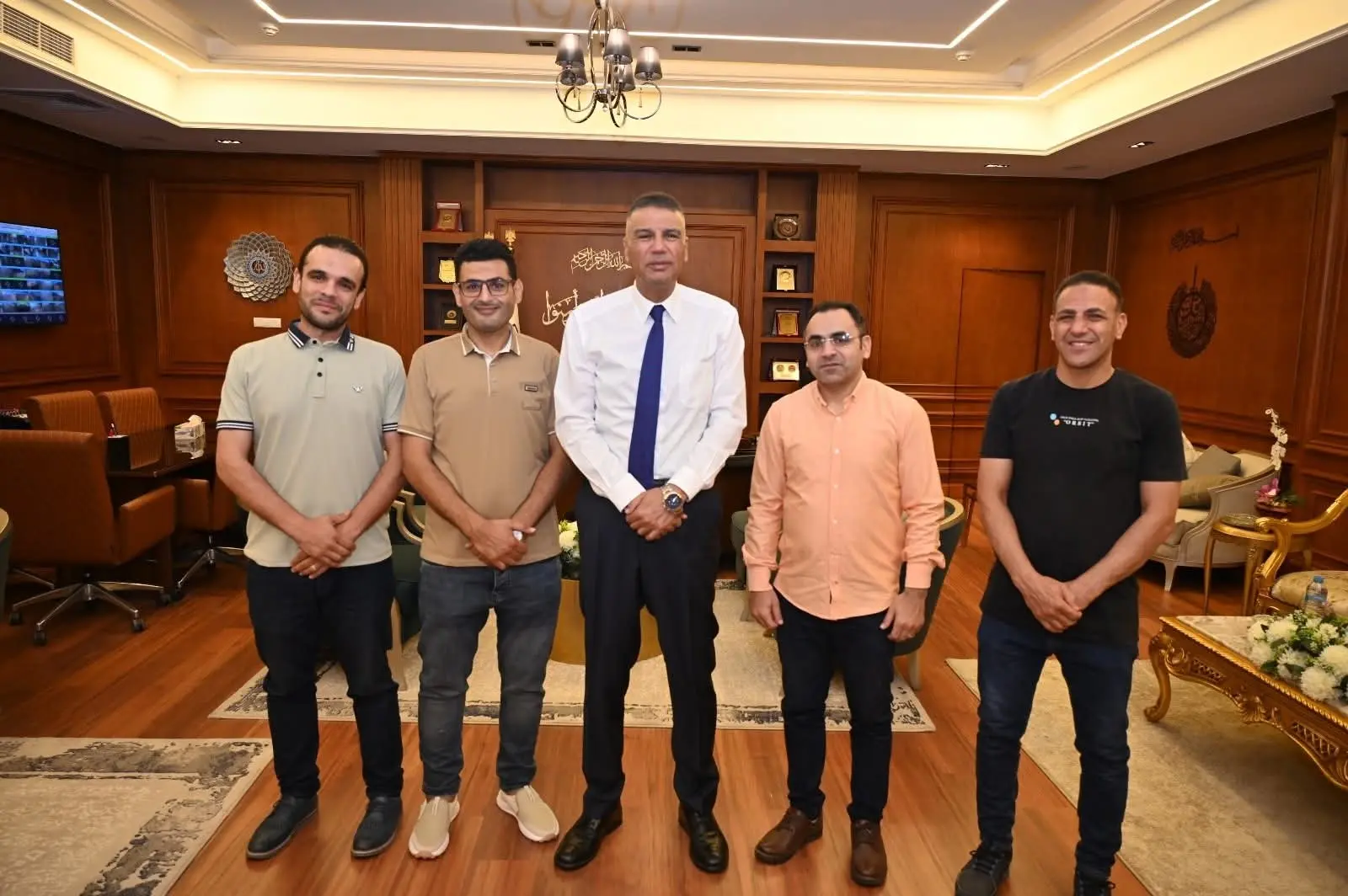 محافظ جنوب سيناء يستقبل المهنئين بعيد الأضحى بديوان عام المحافظة - 1000640932