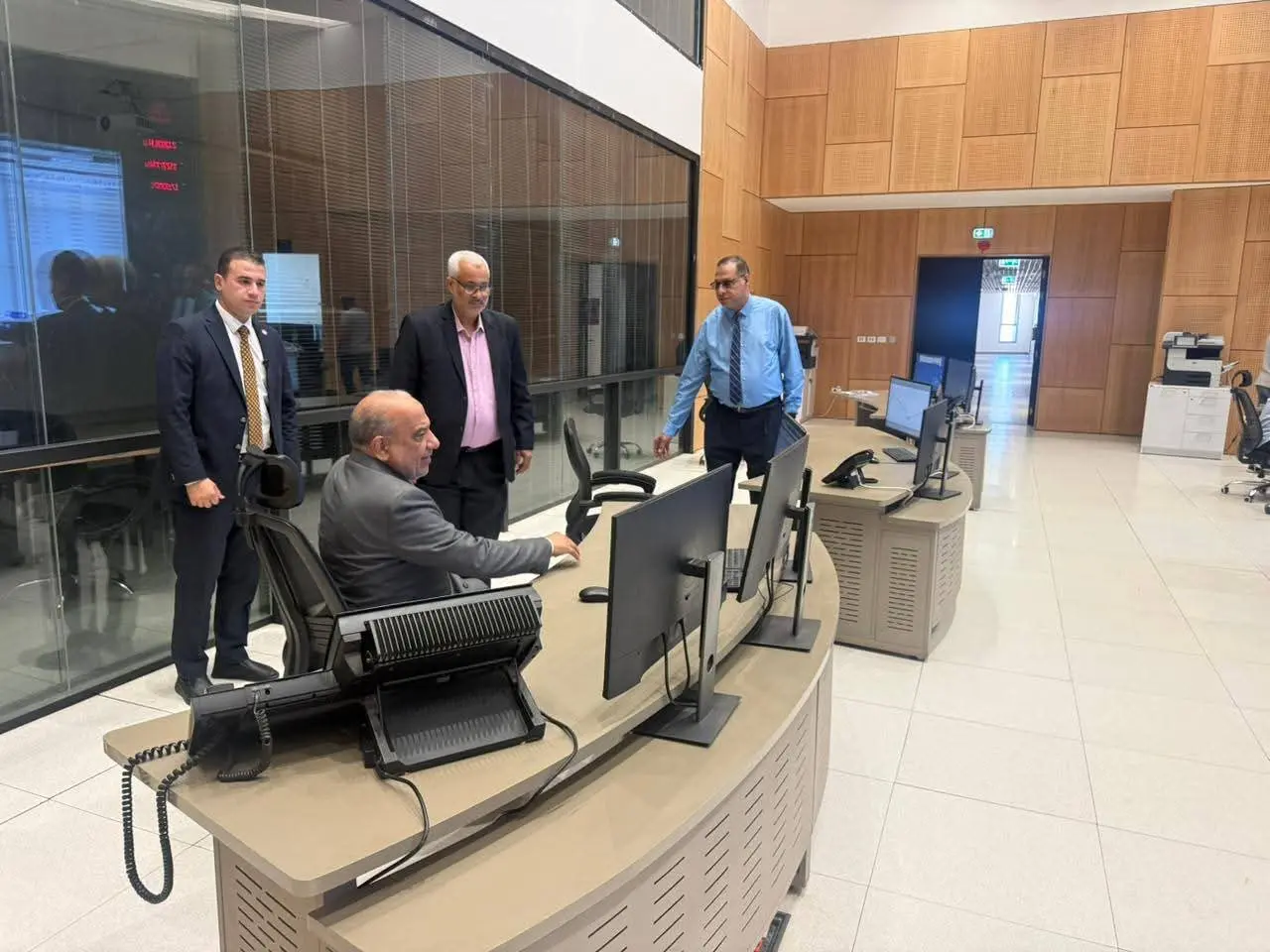وزير الكهرباء يتابع استقرار الشبكة الموحدة من مركز التحكم القومي في أول أيام عيد الأضحى - 1000641030