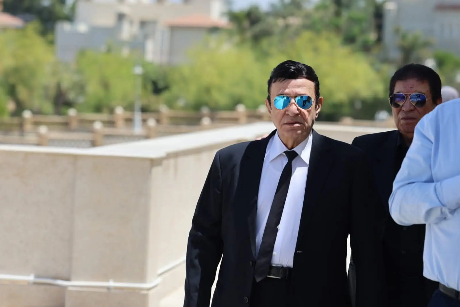 20 صورة ترصد مراسم جنازة هاني شاكر وسط توافد نجوم الفن - 1000641900