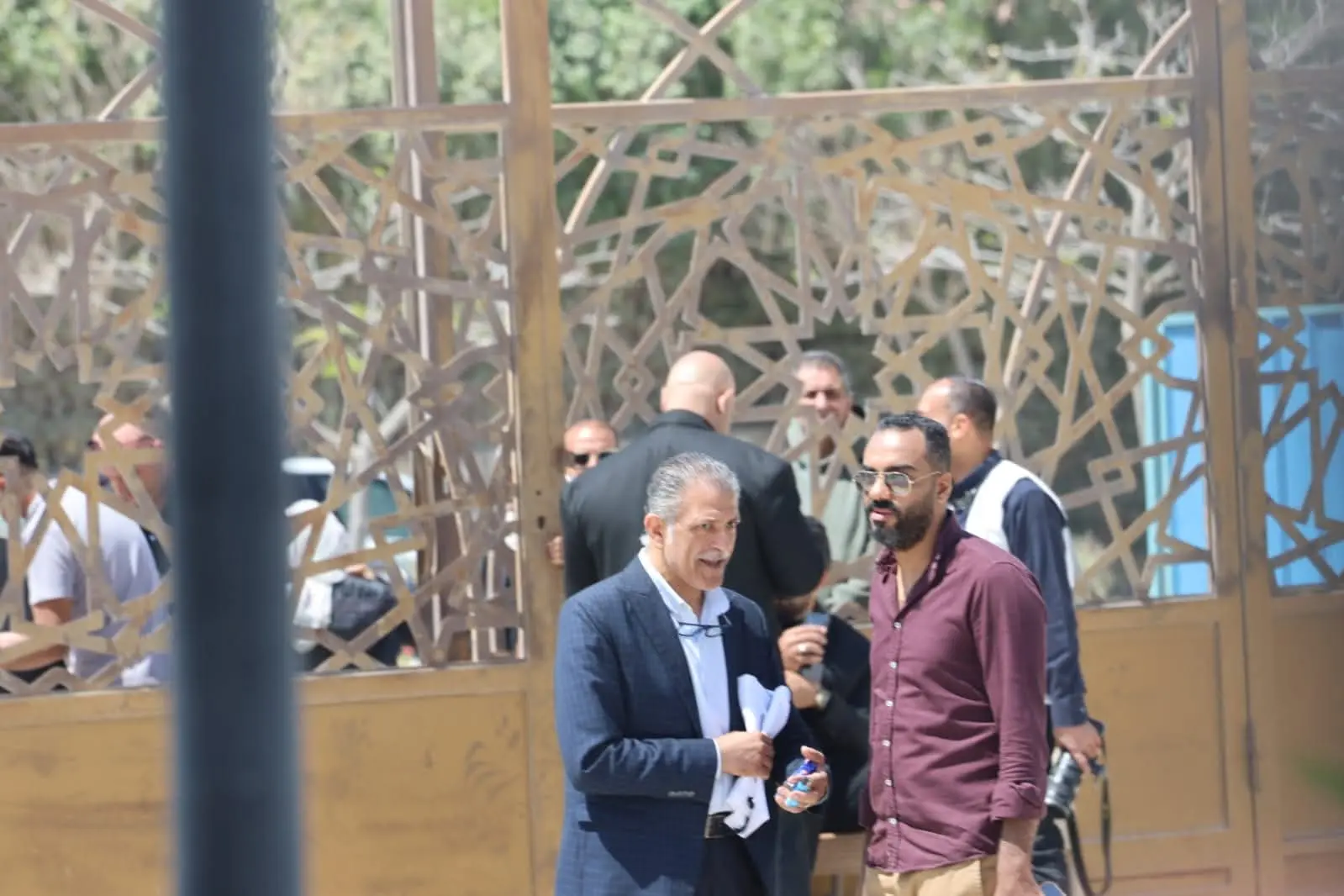 20 صورة ترصد مراسم جنازة هاني شاكر وسط توافد نجوم الفن - 1000641901