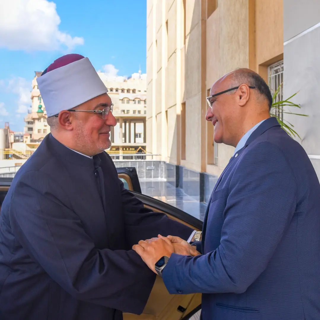 محافظ الإسكندرية يستقبل مفتي الجمهورية لبحث تعزيز التعاون المشترك وخدمة قضايا المجتمع - 1000642078