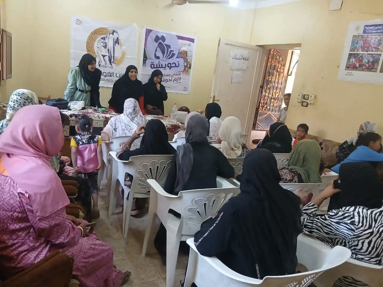 القومي للمرأة ينفذ أنشطة توعوية للشمول المالي وتمكين السيدات بقرى قنا - 1000645219