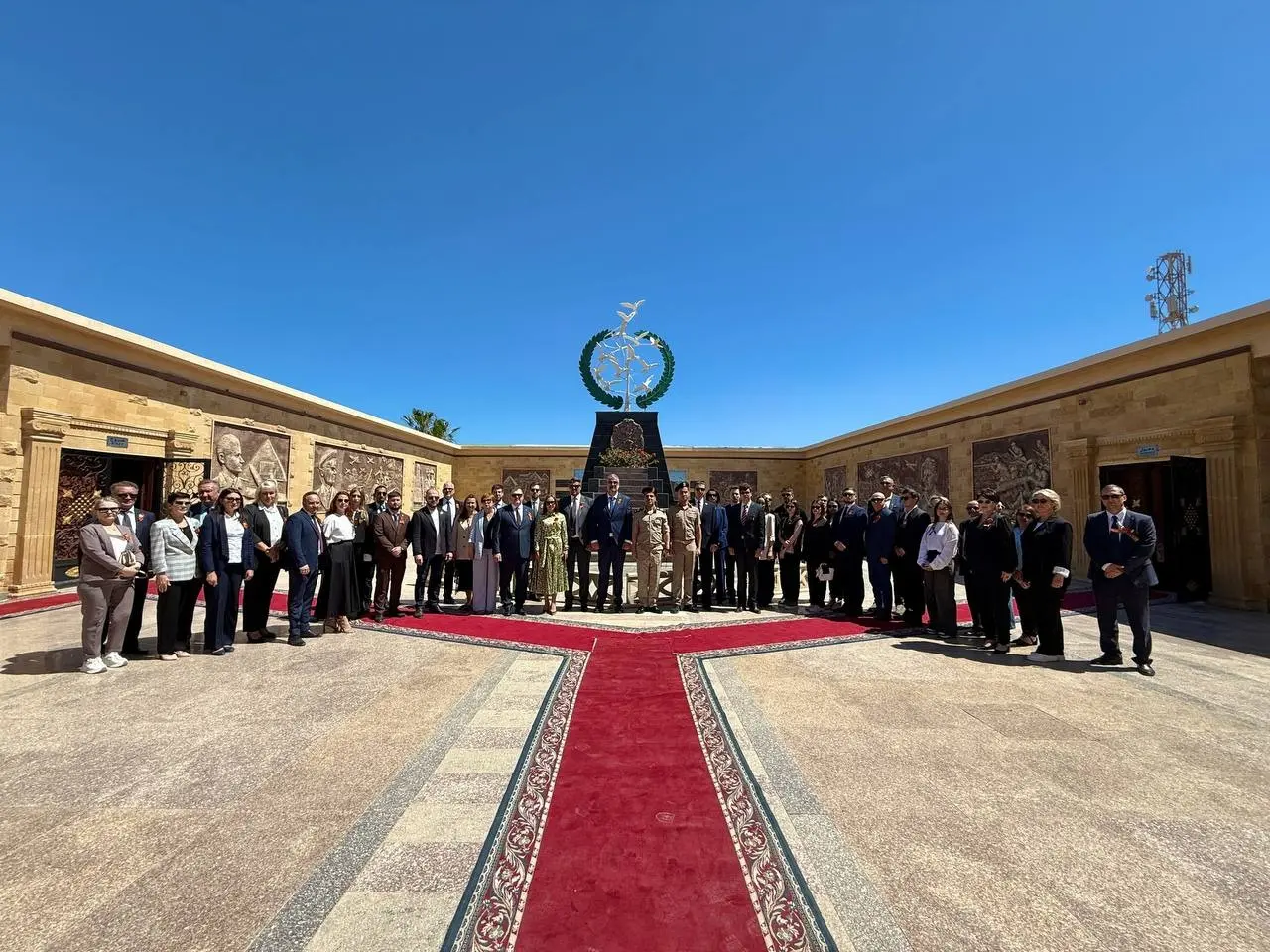 القنصلية الروسية بالإسكندرية تُحيي ذكرى "يوم النصر" بزيارة لمقابر العلمين وفعاليات ثقافية بالبيت الروسي - 1000645602